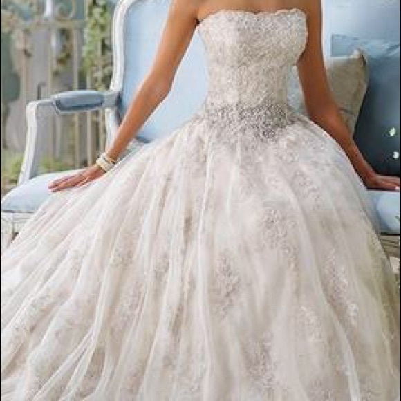 Wedding Dress - Picture 4 of 8